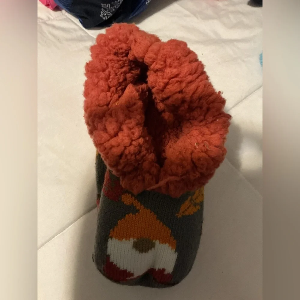 Serra Women's Fuzzy Knit Slipper Socks - Coral and Gray